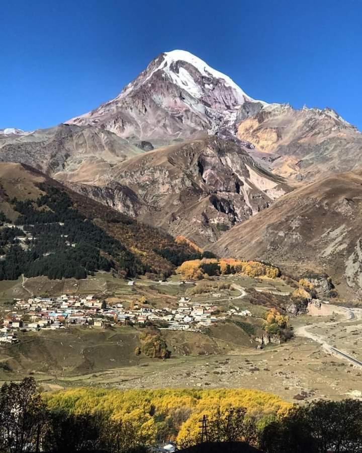 Veriko'S Guest Hause Kazbegi Exteriör bild